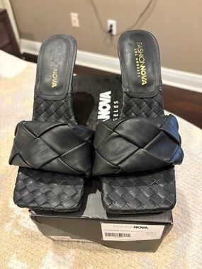 Fashion Nova Wave It Black Heels